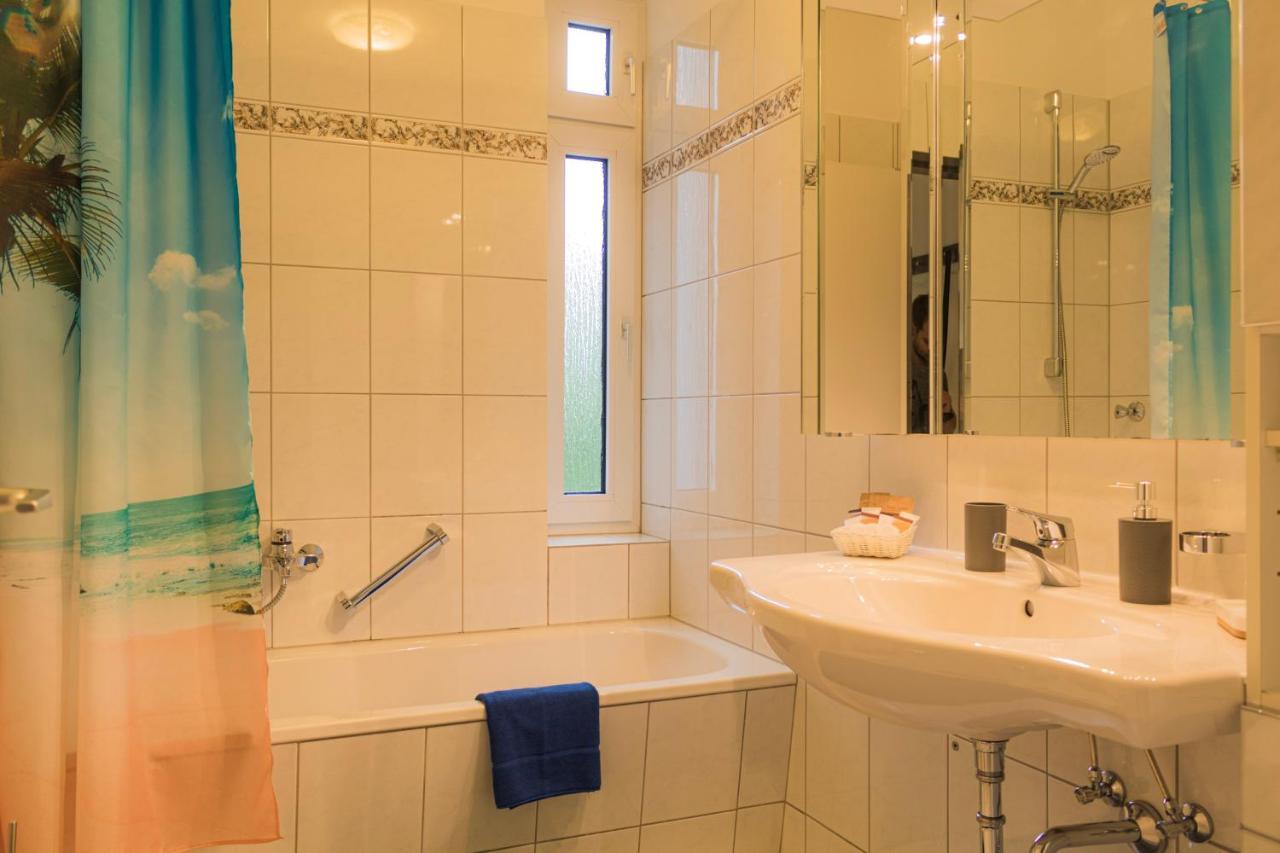 Ferienwohnung Fuer 4, Mitten In Solingen Esterno foto